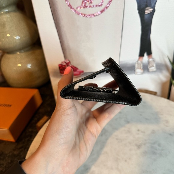 Louis Vuitton Black Epi 6 Key Holder - Picture 10 of 14